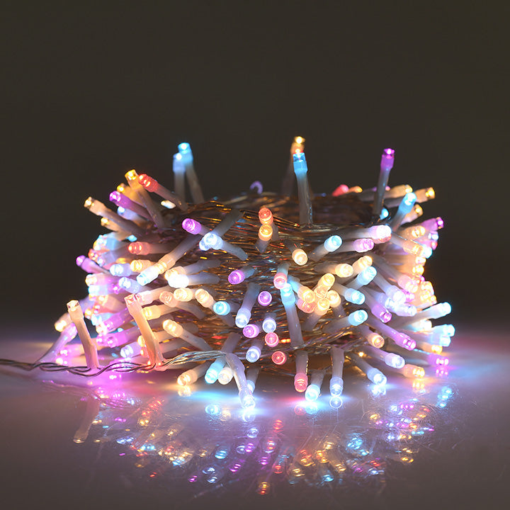 Catena_1360_LED_Cluster_Arrotolata_a_Cerchio_Accesa_Luce_Multicolore_su_Sfondo_Traslucido