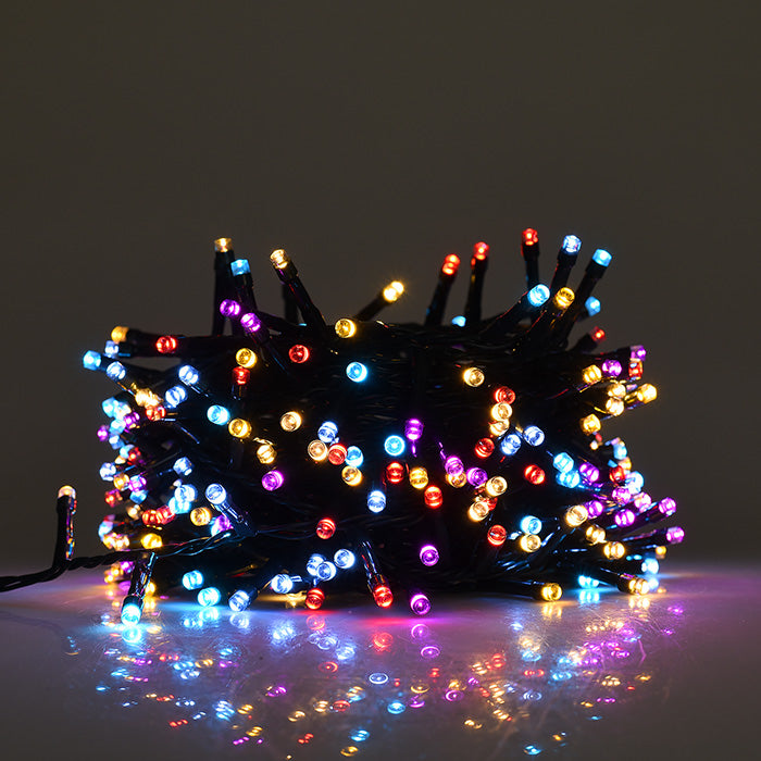 Catena_Cluster_1360_LED_Arrotolata_a_Cerchio_Accesa_Luce_Multicolore_su_Sfondo_Traslucido
