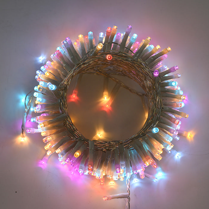Catena_Luminosa_1360_LED_Cluster_Arrotolata_a_Cerchio_Accesa_Luce_Multicolore_su_Sfondo_Grigio