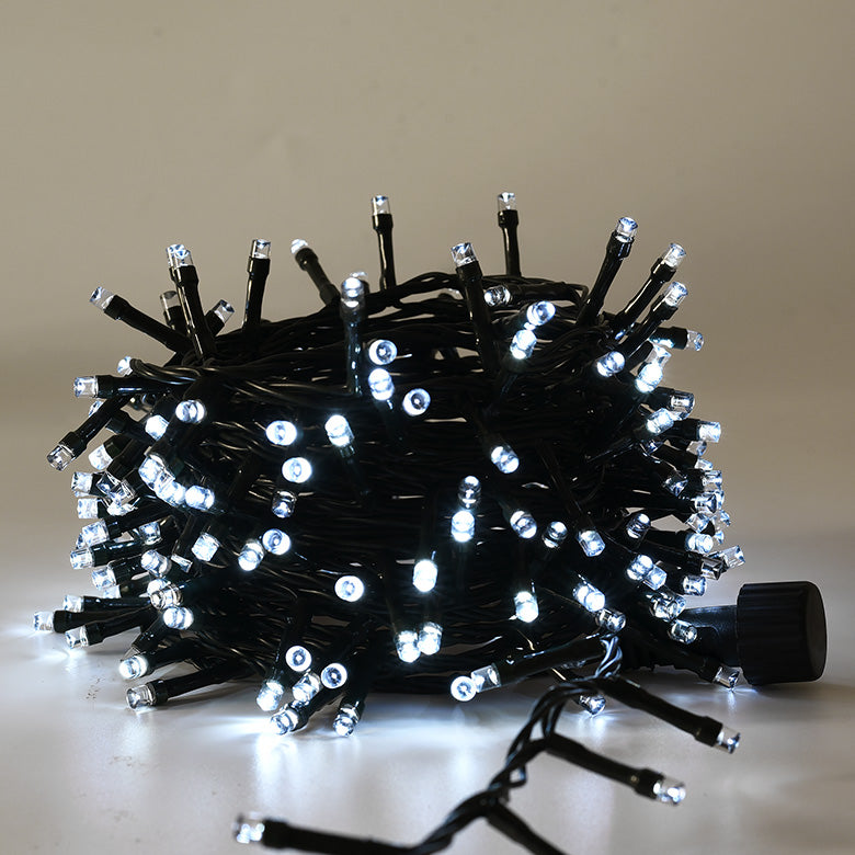 Catena_Cluster_480_LED_Arrotolata_a_Cerchio_Accesa_Luce_Bianca_su_Sfondo_Grigio