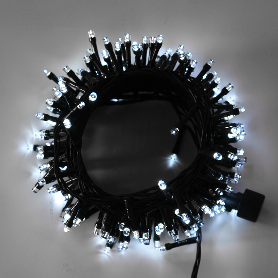 Catena_Cluster_480_LED_Arrotolata_a_Cerchio_Accesa_Luce_Bianca_su_Sfondo_Grigio